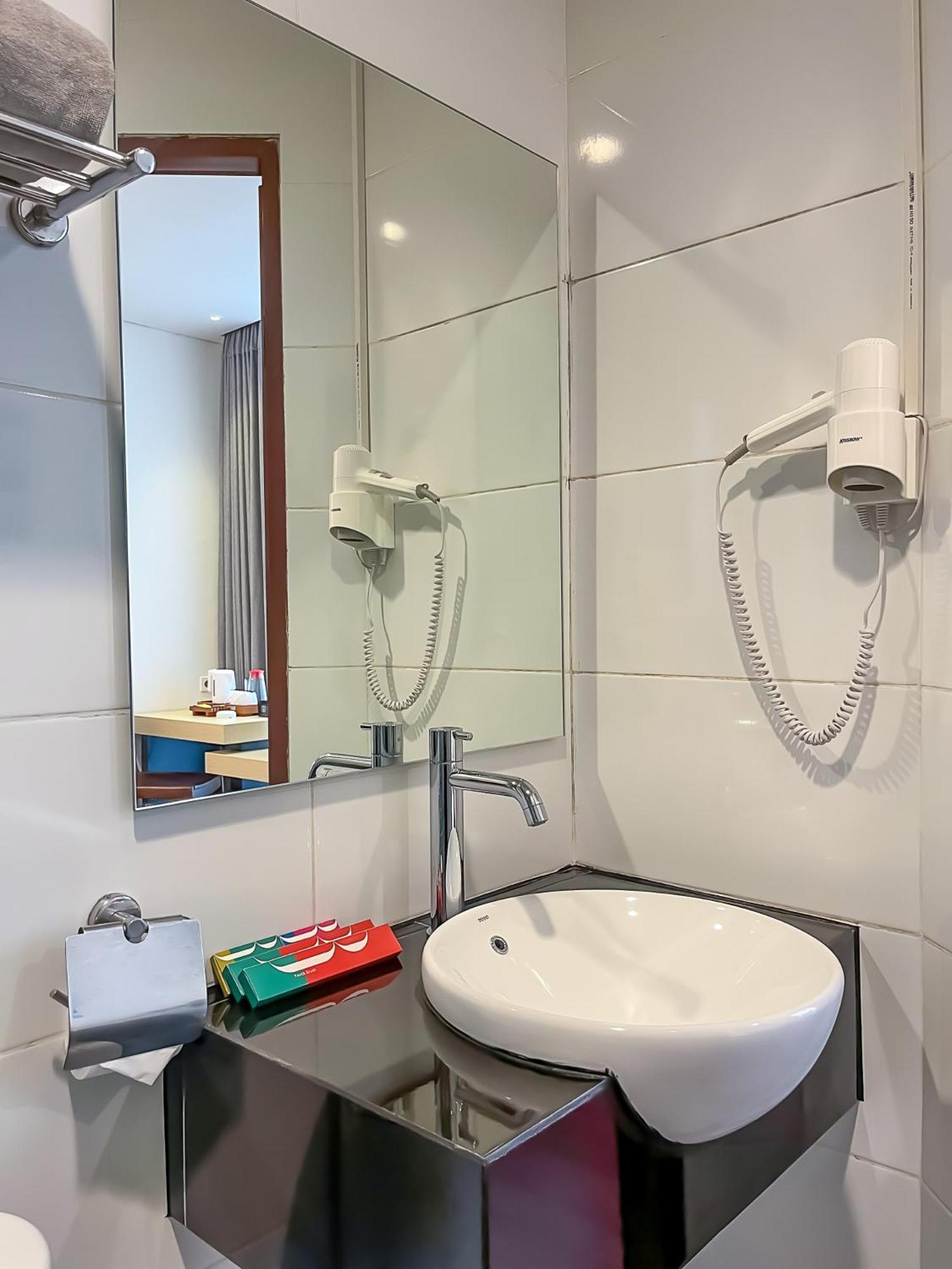 Hotel 88 Embong Malang Tunjungan Surabaya By Wh - Breakfast With The Best View On The Highest Floor And Strategic Location In The City Center Exterior foto