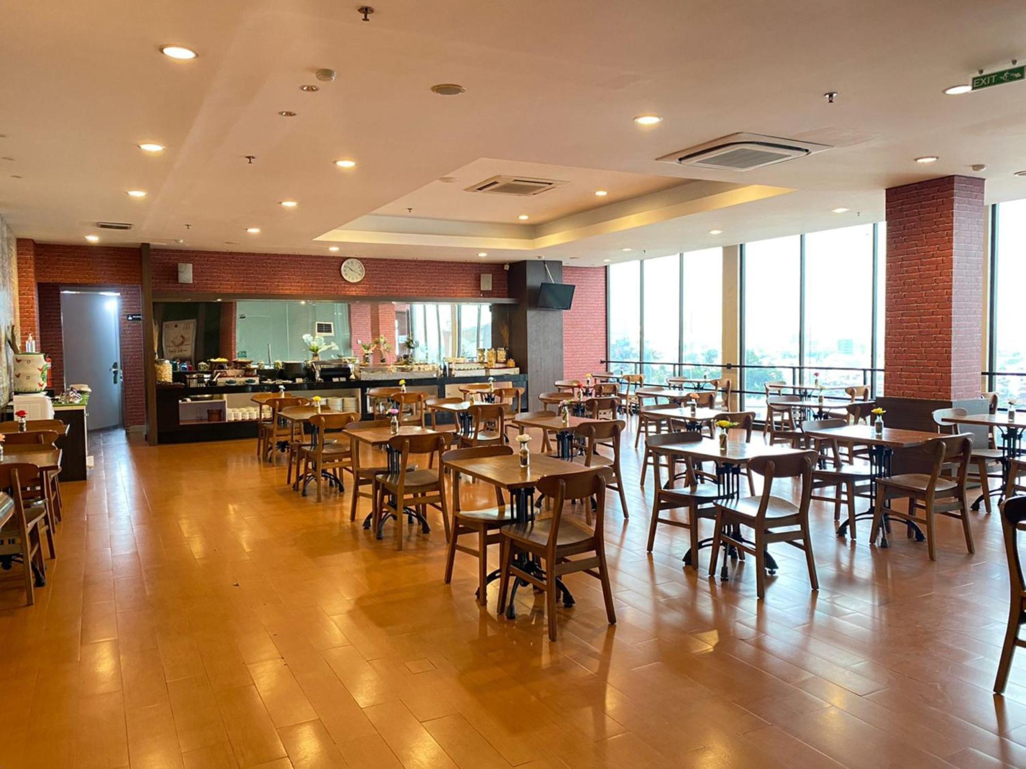 Hotel 88 Embong Malang Tunjungan Surabaya By Wh - Breakfast With The Best View On The Highest Floor And Strategic Location In The City Center Exterior foto